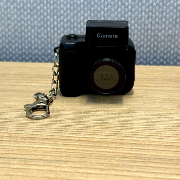 Mini Keychain Camera - Picture 2 of 3